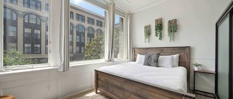 3 slaapkamers, een strijkplank/strijkijzer, wifi, beddengoed