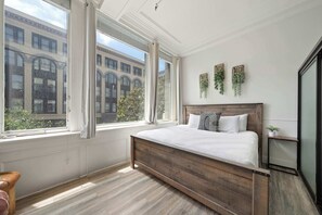 3 bedrooms, iron/ironing board, WiFi, bed sheets - Central Downtown Apt Sleeps 8 & Enjoy Gaslamp! (San Diego)