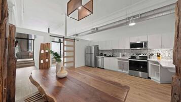 Fridge, microwave, oven, stovetop