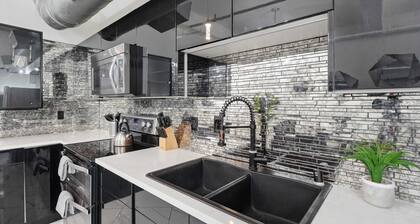 Woolworth Loft – Elegant Stay w/ City Views