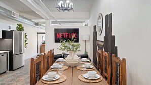 Dining - Woolworth Loft - Stylish Gaslamp Stay | Sleeps 8! (San Diego)