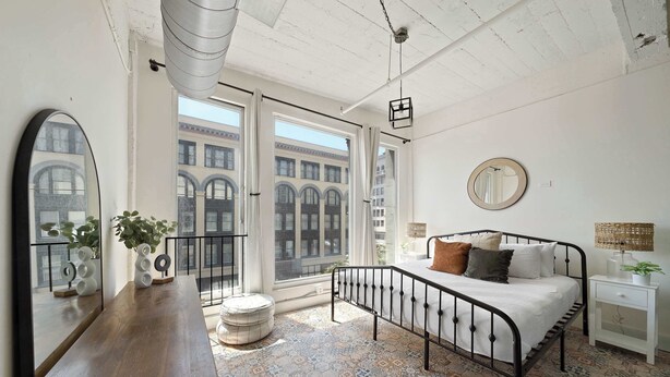 Room - Woolworth Loft - Stylish Gaslamp Stay | Sleeps 8! (San Diego)