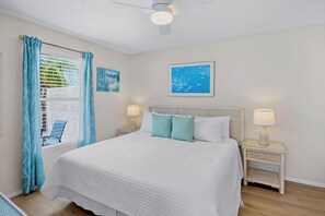 3 bedrooms, free WiFi, bed sheets - Island Breeze! Close Walk to the Beach, Dining, and Shops (Holmes Beach)