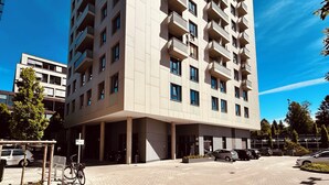 A multi-story building with a flat facade, large windows, and balconies. - The MYDE Hamburg Serviced Apartments (Hamburg)