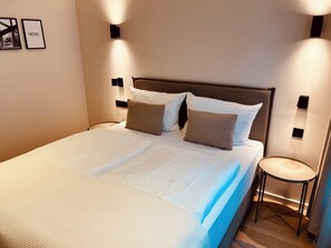 Studio | Laptopgeeigneter Arbeitsplatz, schallisolierte Zimmer, kostenloses WLAN