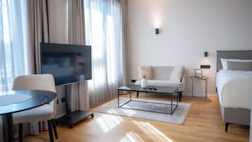 Studio Comfort | Ruang kerja ramah laptop, kedap suara, Wi-Fi gratis, dan seprai linen