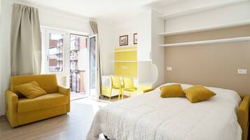 2 Schlafzimmer, Schreibtisch, Bügeleisen/Bügelbrett, Reisekinderbett
