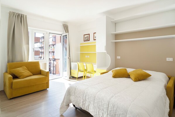 2 bedrooms, desk, iron/ironing board, travel cot