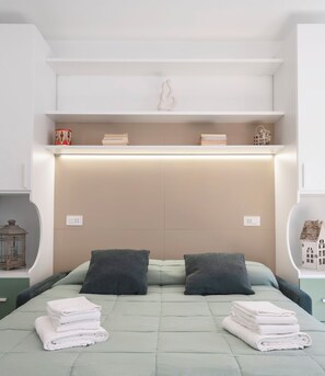2 bedrooms, desk, iron/ironing board, travel cot