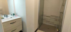 Shower, hair dryer, towels, soap - New house (2023) - sleeps 6 - in Port Navalo (equipped with fiber) (Arzon)