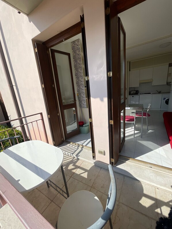 تناول الطعام بالخارج