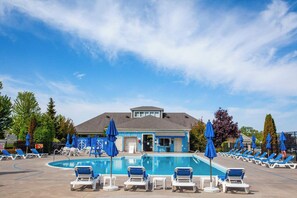 Pool - The Balsam - 36 Farm View (Prince Edward)