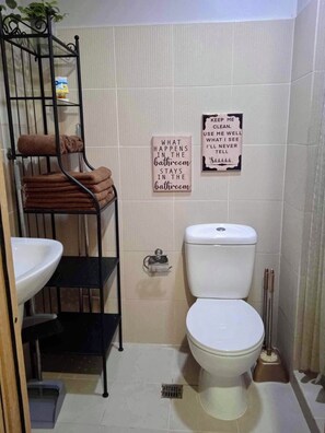 Shower, bidet, towels - Comfy 1 Bedroom Condo Step away from SM North Edsa Mall Quezon City (Quezon City)
