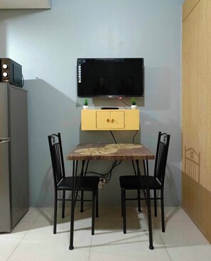 Dining - Comfy 1 Bedroom Condo Step away from SM North Edsa Mall Quezon City (Quezon City)