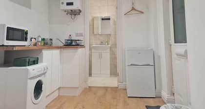 Cozy Detached Studio Retreat with Kitchen & Bath