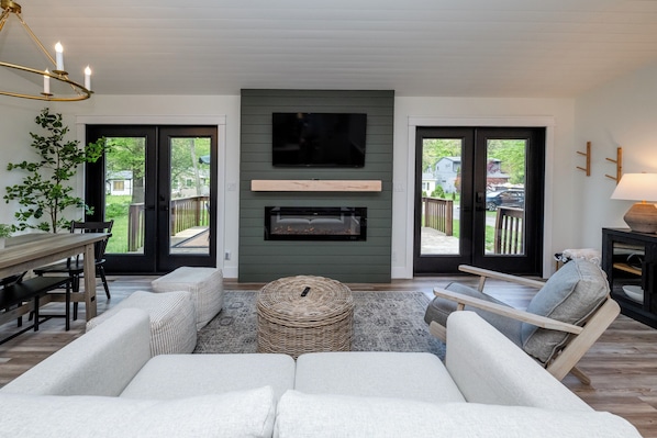 TV, fireplace