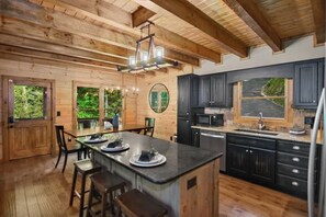 Fridge, microwave, oven, stovetop - River of Dreams - Ellijay (Ellijay)