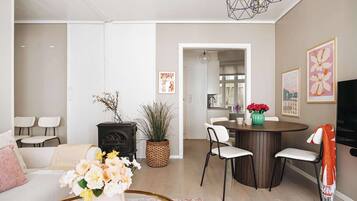 TV, peis og kontorer