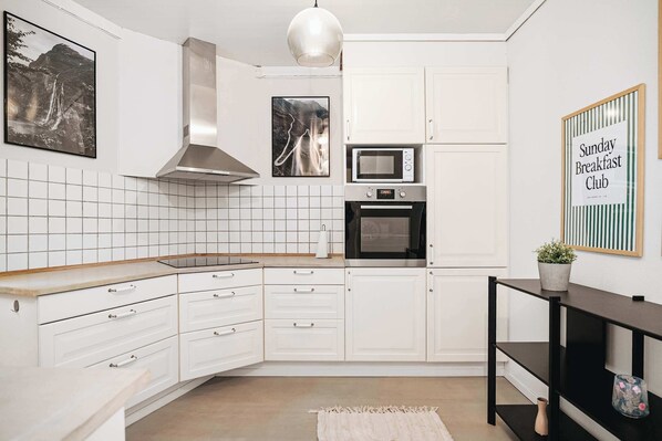 Fridge, microwave, cookware/dishes/utensils