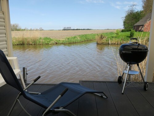 House on the canal near Greetsiel, rowing boat fishing directly from the jetty, pets allowed