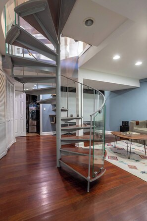 Interior - 3-Story Townhome, Free Parking, Private Patio, Washer-Dryer (Chicago)