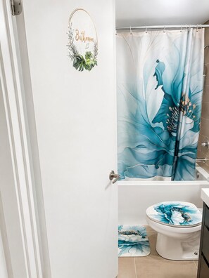 Towels, soap, shampoo, toilet paper