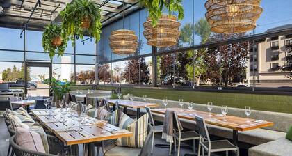 Eminence Sleek Studio City View