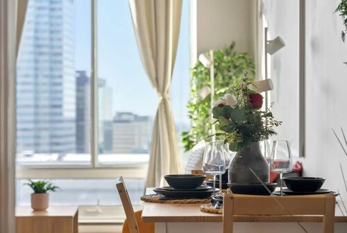 Eminence Sleek Studio City View