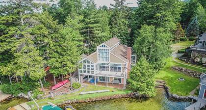 Lakefront, Sunsets & Sandbar w/Private Dock on private cul-de-sac