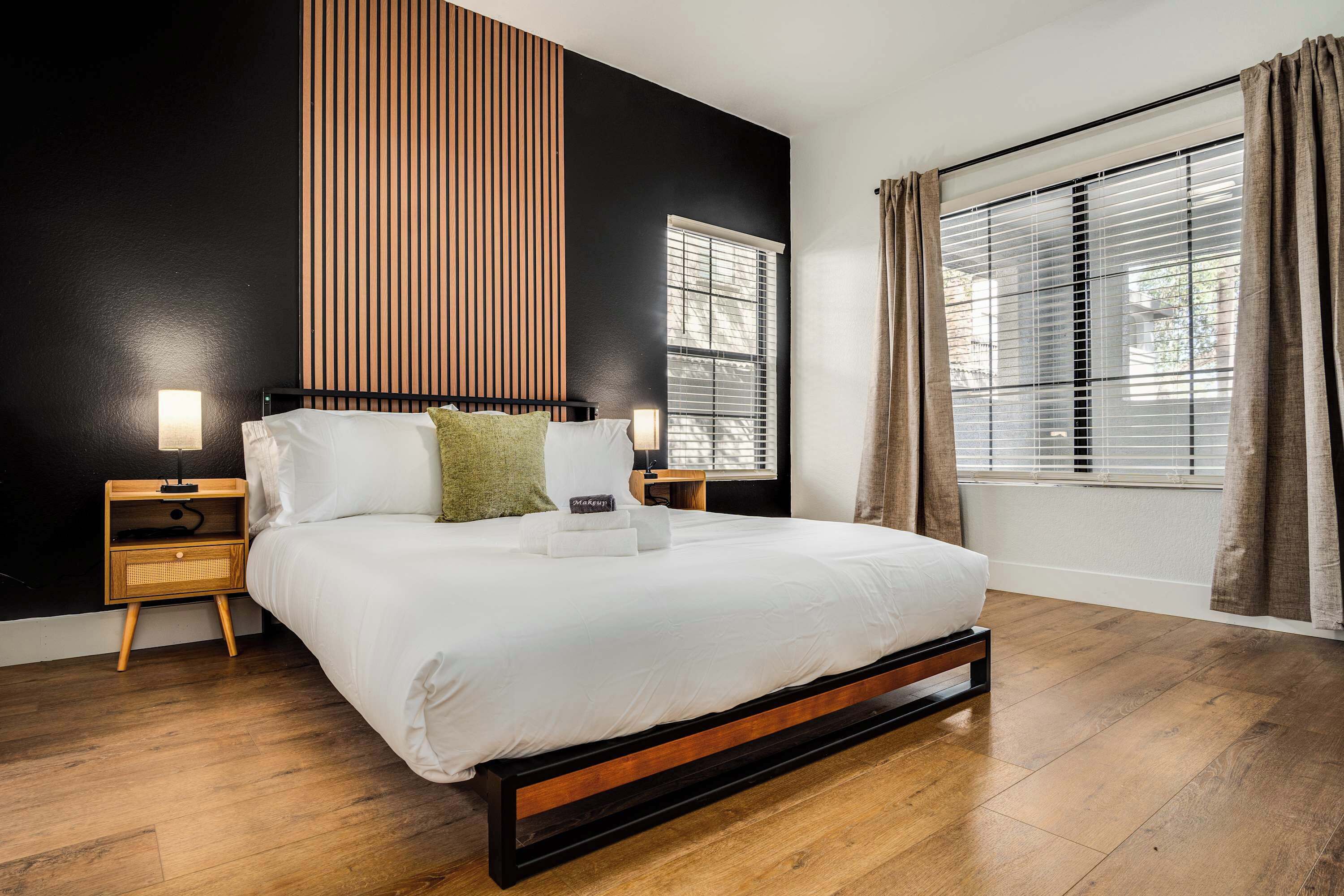 1 soverom, strykejern/-brett, wi-fi og sengetøy