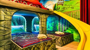 10 Schlafzimmer, Bügeleisen/Bügelbrett, Reisekinderbett