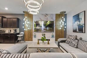 Smart TV, videojuegos, futbolito y libros 