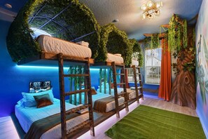 10 bedrooms, iron/ironing board, travel cot, free WiFi - Brand New - 10br - Sleeps 26 - Theatre/Arcade/Pool (Davenport)