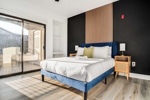 1 bedroom, iron/ironing board, WiFi, bed sheets - Boulevard Stays 1BR by Stadium Pool, Parking, Gym 01 (Glendale)