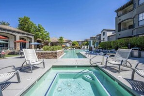 Pool - Boulevard Stays 1BR by Stadium Pool, Parking, Gym 01 (Glendale)