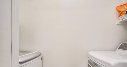 Boulevard Stays 2BR by Stadium Pool, Parking, Gym 05