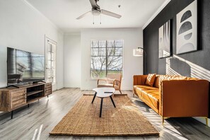 Téléviseur, bureau