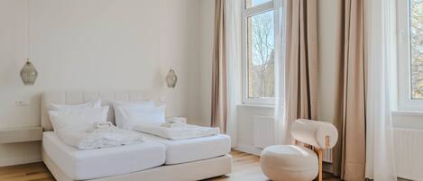 3 bedrooms, desk, iron/ironing board, WiFi