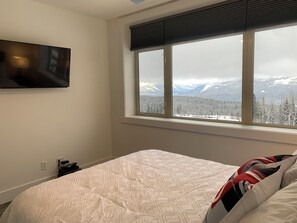 2 slaapkamers, een bureau, een strijkplank/strijkijzer, gratis wifi