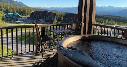 Luxurious Ski Condo w/Hot Tub and Amazing Views