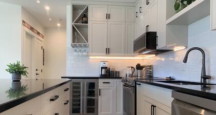 Luxurious Ski Condo w/Hot Tub and Amazing Views