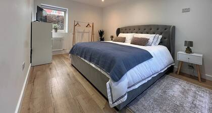 1 Bed-sleeps 3-patio-2 min to Beach