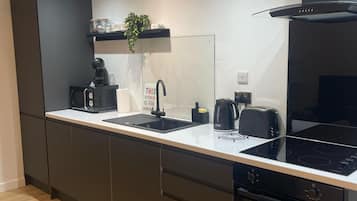 Rumah | Dapur pribadi | Lemari es, microwave, oven, dan kompor