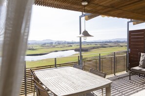 Apartment | Exterior - The Golf Apartment With Balcony (Gualta)