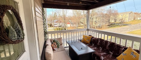 Smart TV, fireplace, books, computer monitors
