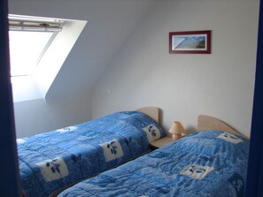 2 bedrooms, iron/ironing board, travel cot, WiFi