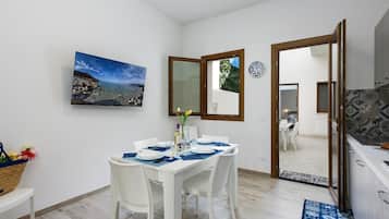 Comfort Apartment, Valley View | Private kitchen | Espresso maker