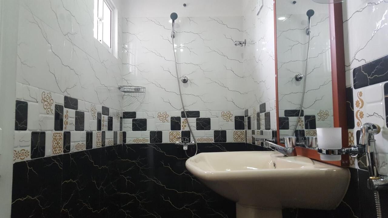 Shower, eco-friendly toiletries, hair dryer, bidet