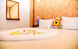 5 habitaciones, escritorio, tabla de planchar con plancha y wifi