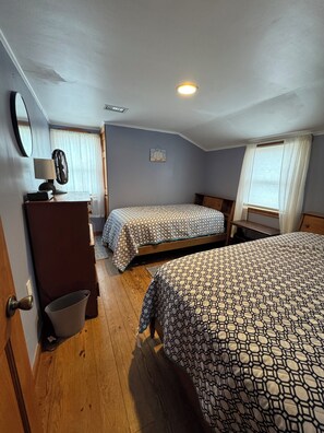 4 bedrooms, iron/ironing board, WiFi, bed sheets - 4-bedroom house in North Beach, with WiFi and Central AC and two outdoor showers (Long Beach)